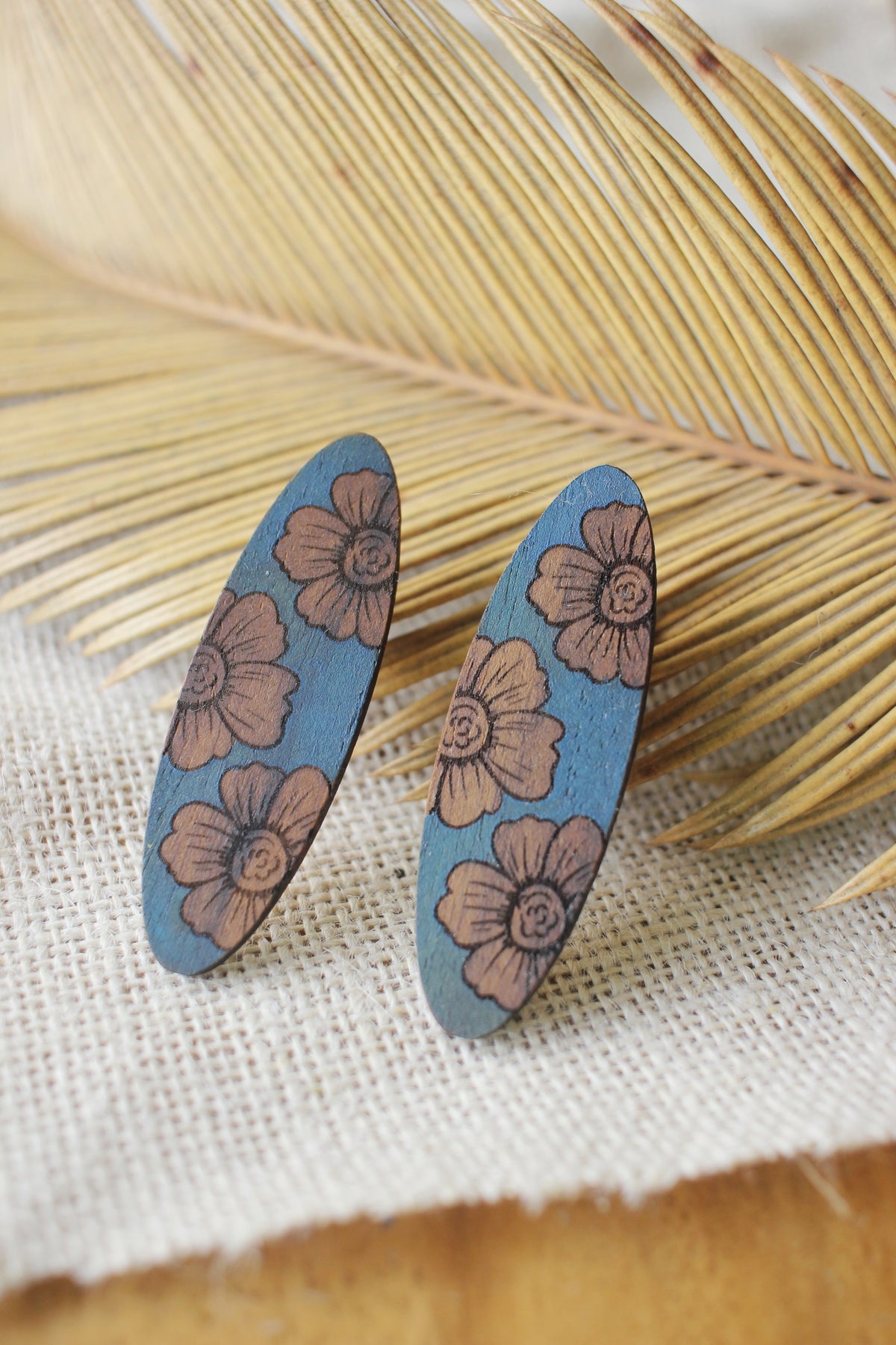 Teak Flower Hairclip