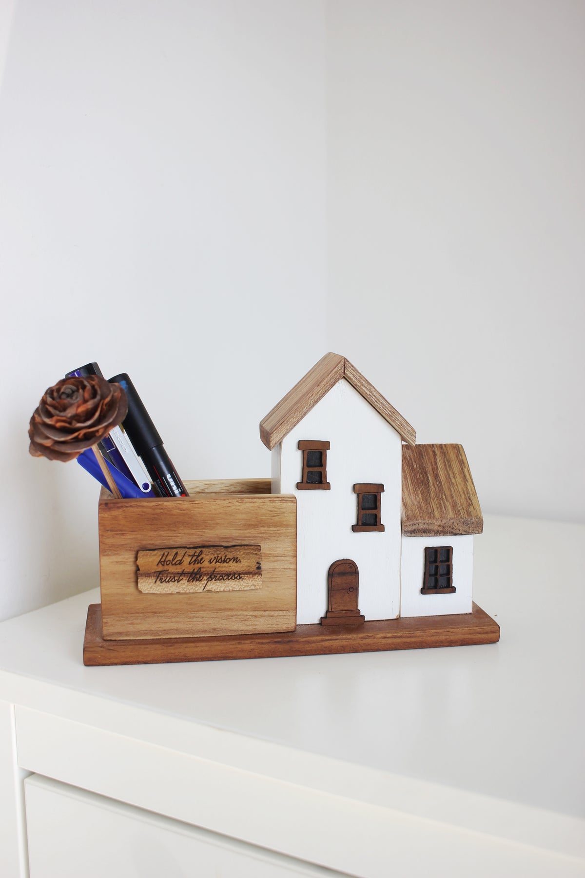 House Pen Stand