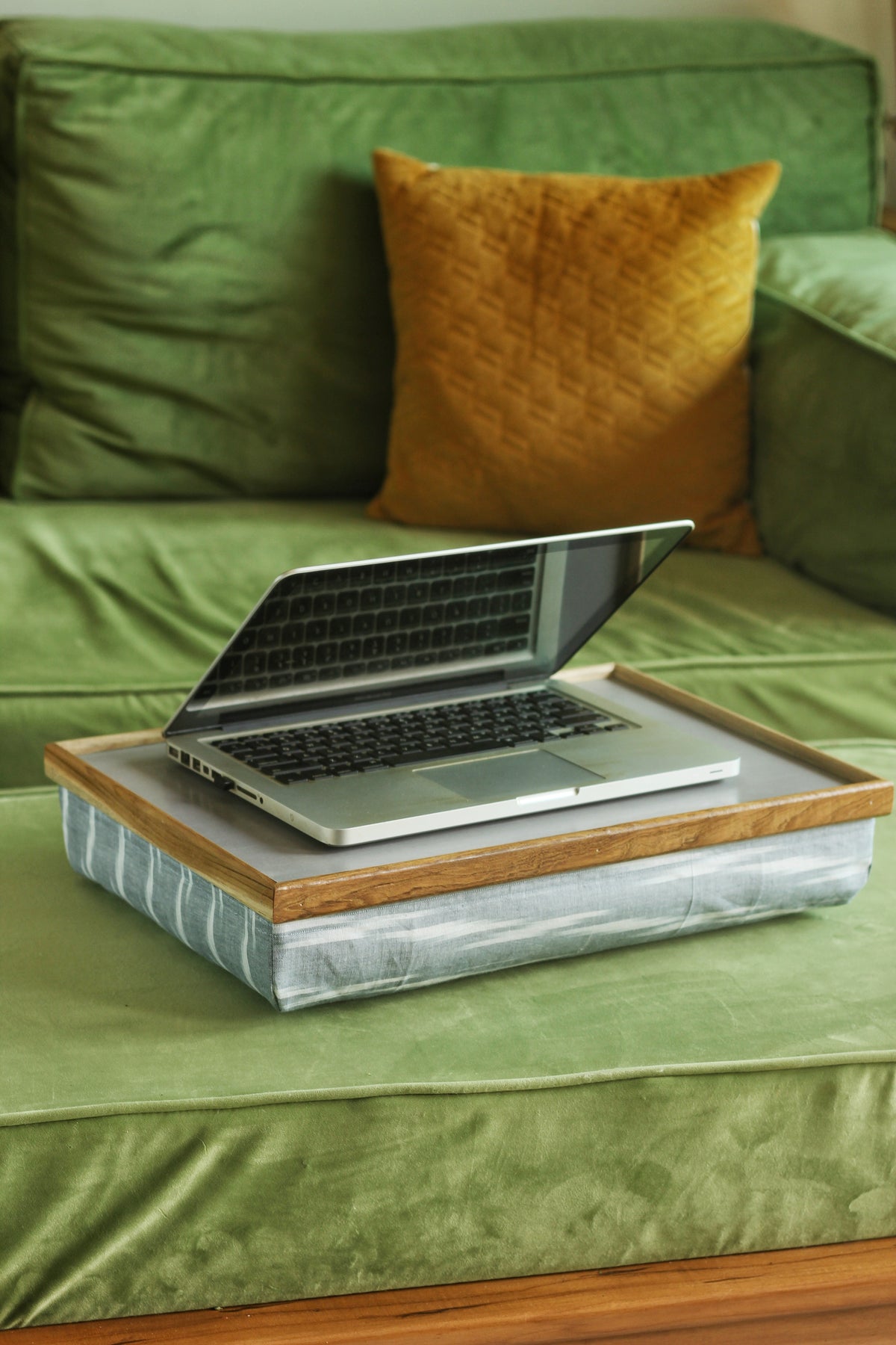 Ikat Lapdesk