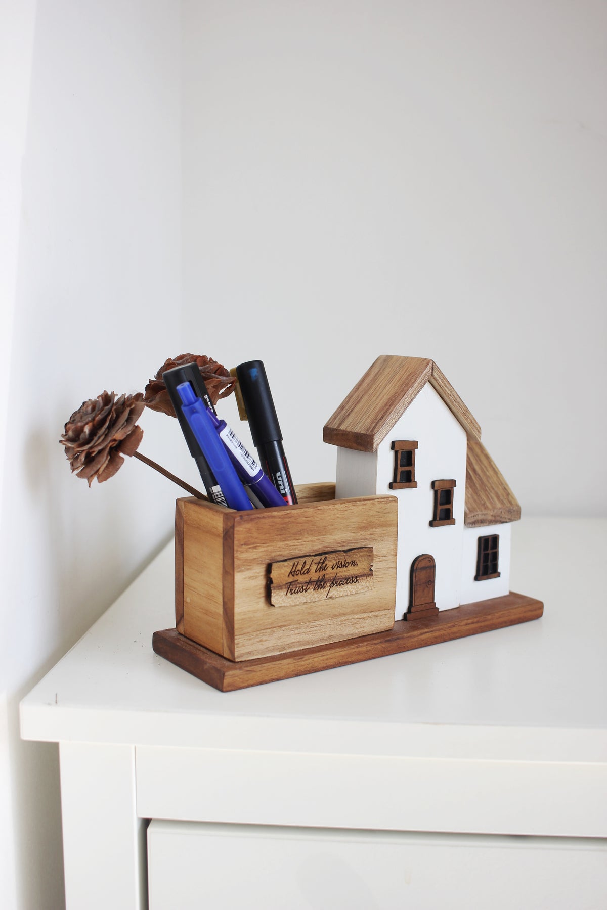 House Pen Stand