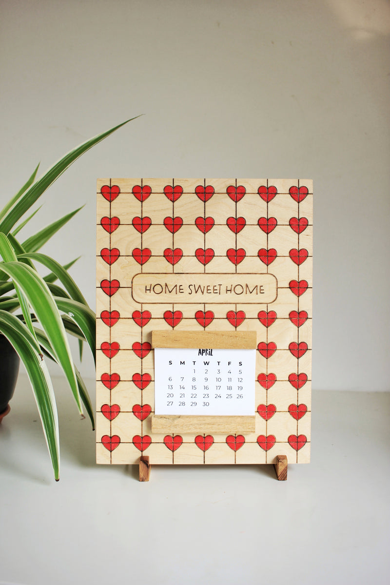 Linked Heart Desk Calendar